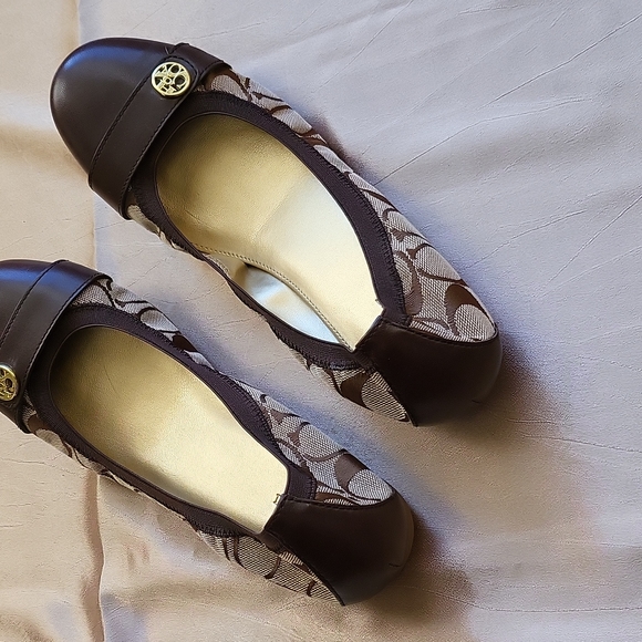 Coach Chelsea NWOB ladies ballet flats.Size 9.5B - Picture 5 of 12